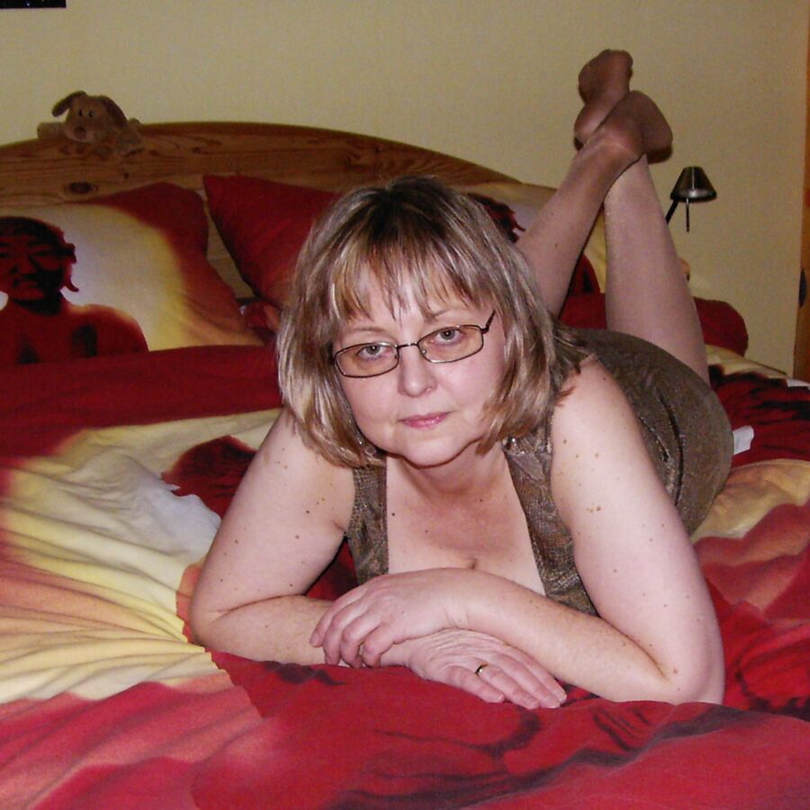 Free porn pics of Grateful Old Cunt in Pantyhose 5 of 11 pics