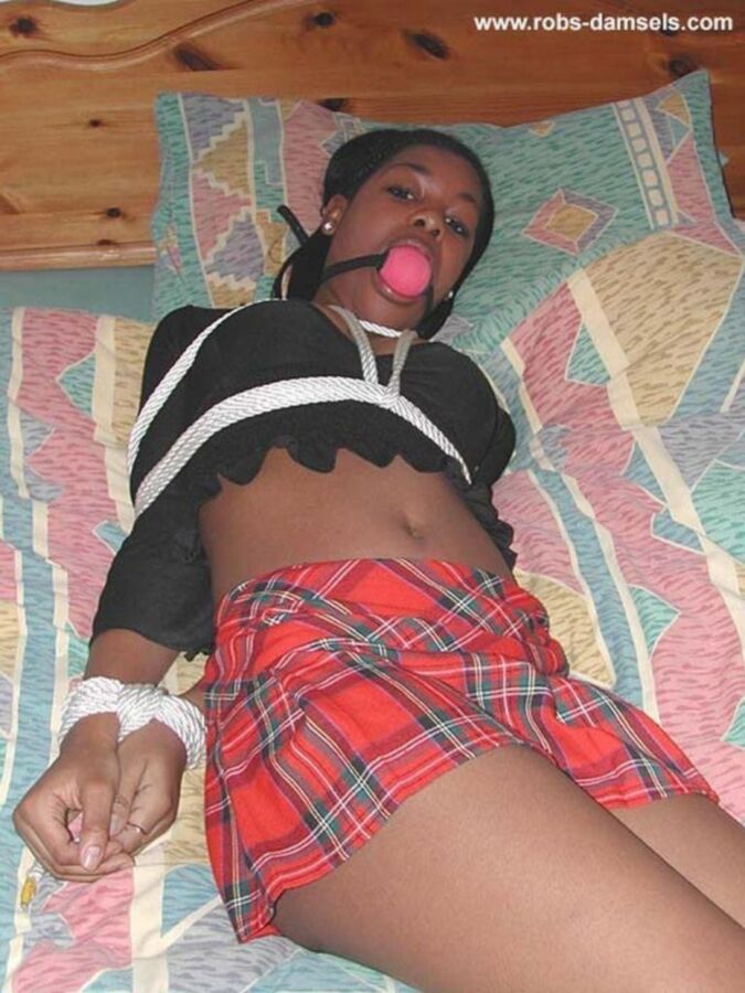 Free porn pics of Ebony house slaves - every home should have one 23 of 24 pics