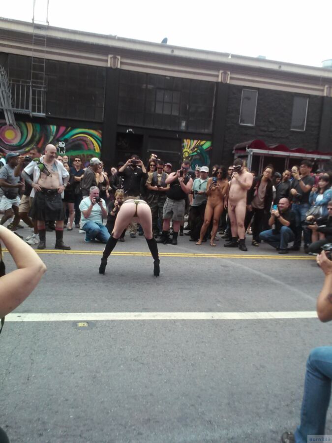 Free porn pics of Folsom Street Fair -6- 1 of 14 pics