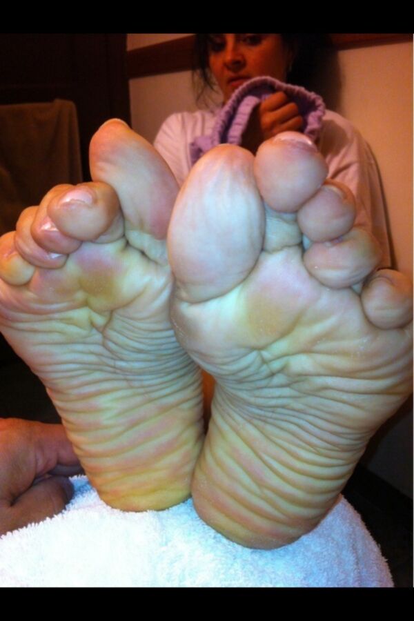 Free porn pics of more wrinkled soles 5 of 5 pics