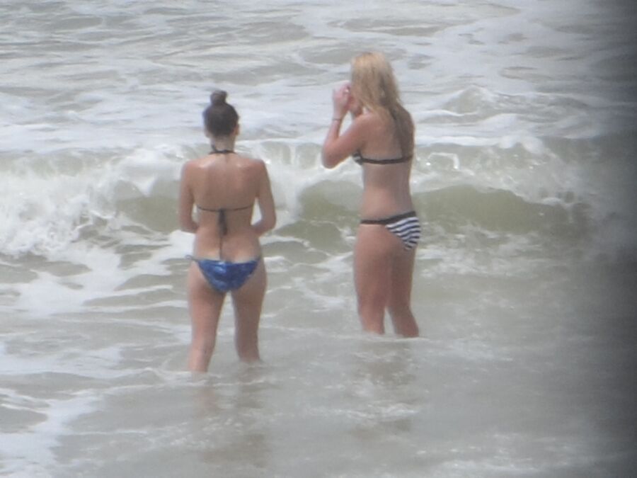 Free porn pics of Beach perving 12 of 24 pics