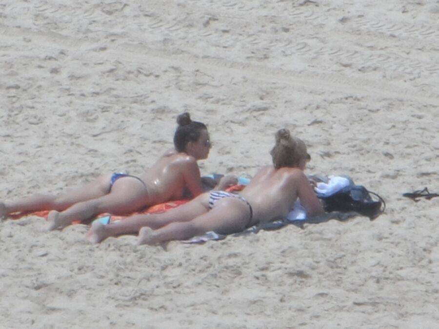 Free porn pics of Beach perving 3 of 24 pics