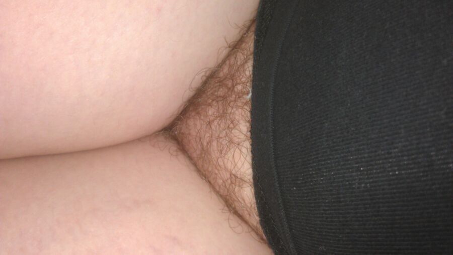 Free porn pics of Girlfriends hairy pussy 1 of 28 pics