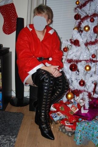 Free porn pics of Xmas thigh boots and gloves 1 of 6 pics