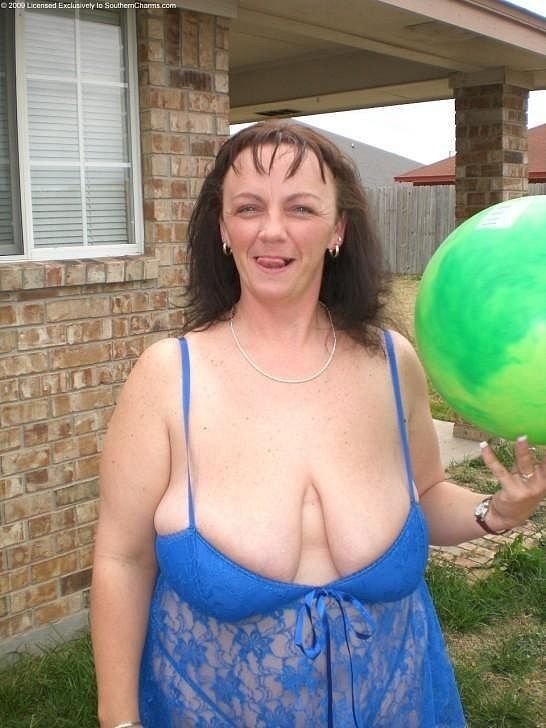 Free porn pics of Amateur BBW tits huge hanging breasts udders 7 of 29 pics