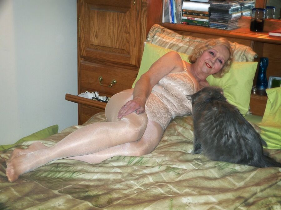 Free porn pics of Granny in pantyhose 19 of 34 pics