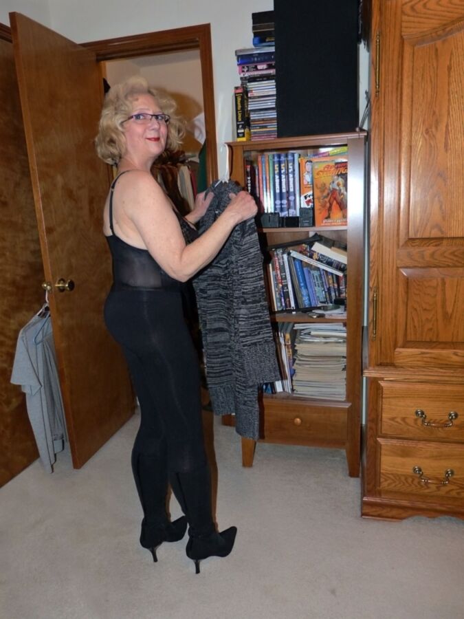 Free porn pics of Granny in pantyhose 4 of 34 pics