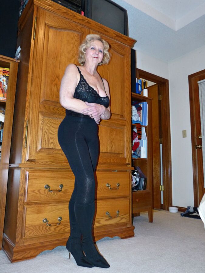 Free porn pics of Granny in pantyhose 3 of 34 pics