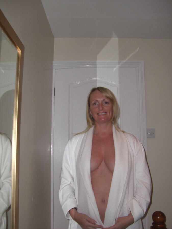 Free porn pics of Diane, sexy UK milf 9 of 17 pics