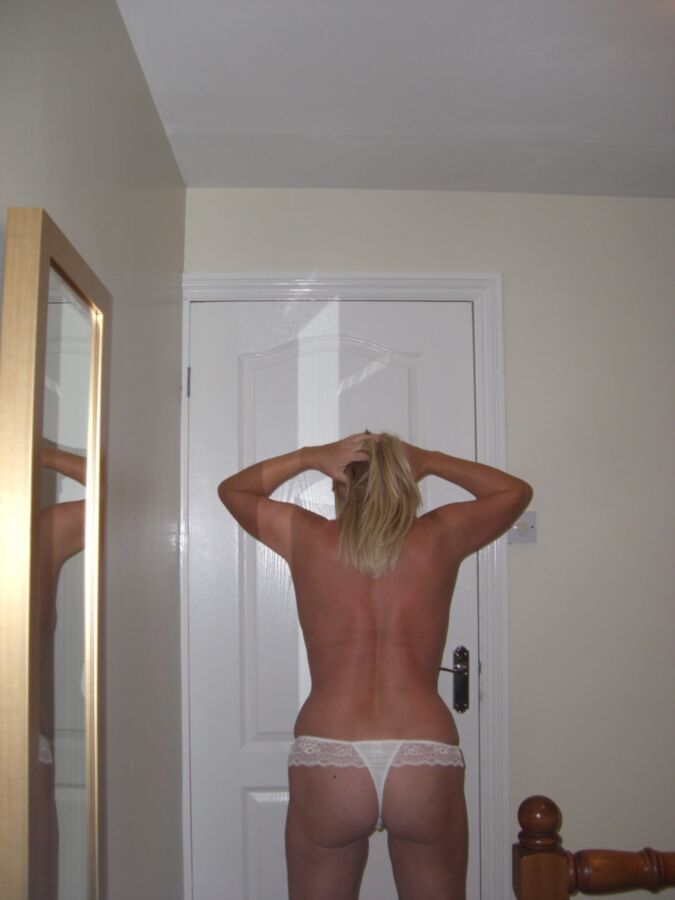Free porn pics of Diane, sexy UK milf 8 of 17 pics