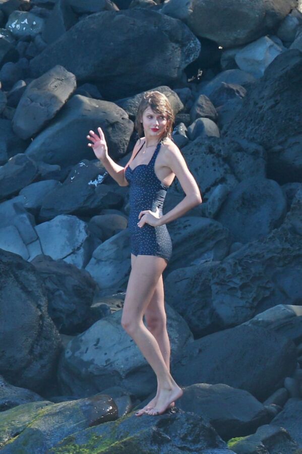 Free porn pics of Taylor Swift at the beach 4 of 16 pics
