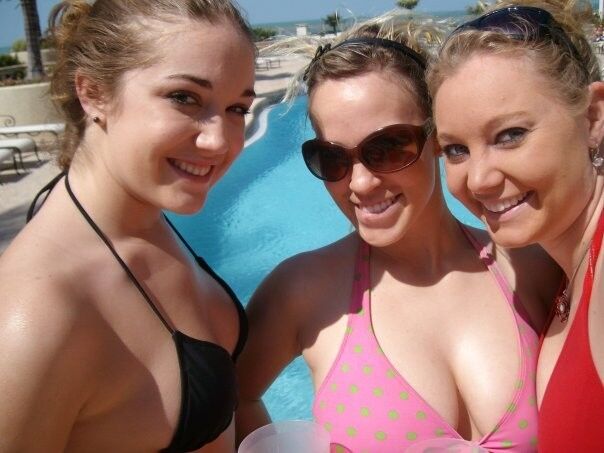 Free porn pics of Stunning Kelly and friends 1 of 7 pics