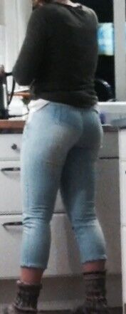 Free porn pics of Milf wifes jeans ass 1 of 8 pics