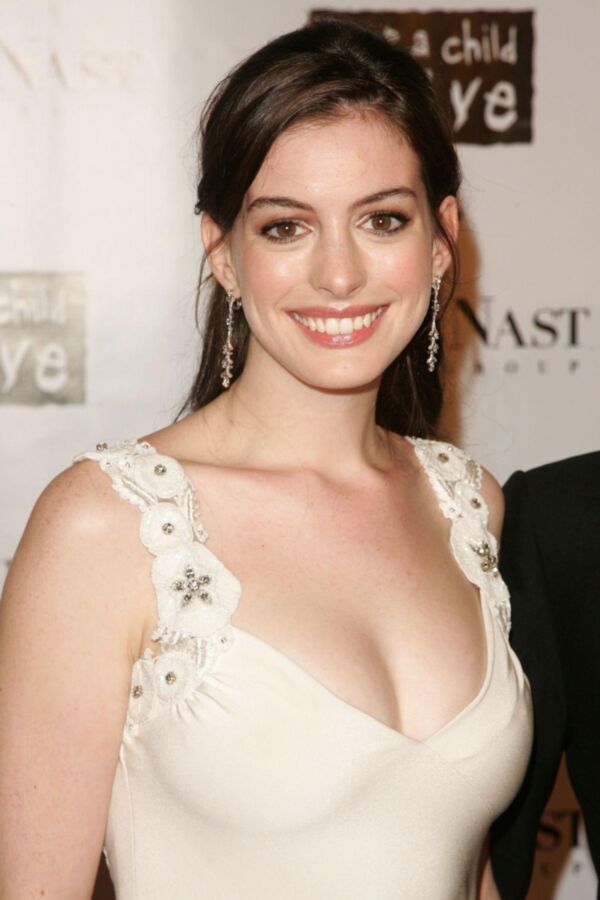 Free porn pics of Anne Hathaway 2 of 3 pics