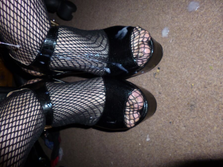 Free porn pics of Sexy leggings fishnets and heels fetish 13 of 17 pics