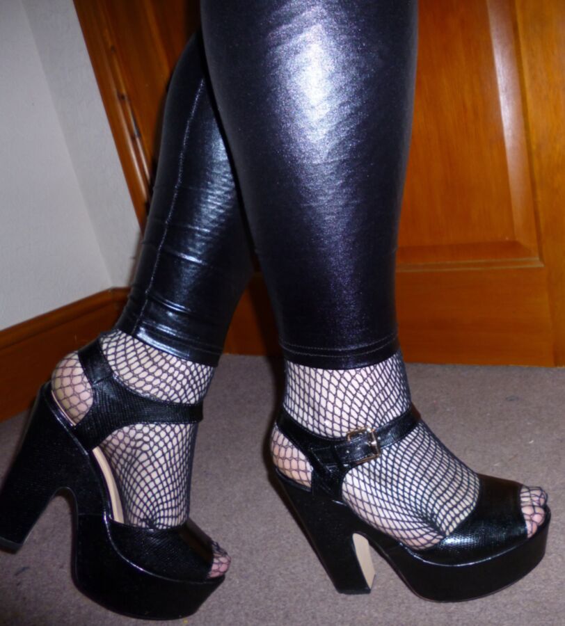 Free porn pics of Sexy leggings fishnets and heels fetish 2 of 17 pics