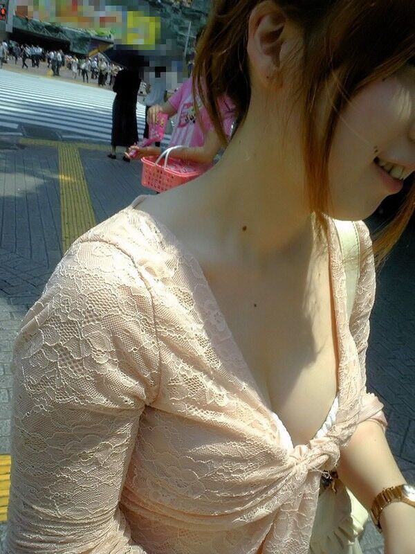 Free porn pics of Asian Downblouse    Cleavage 8 of 41 pics