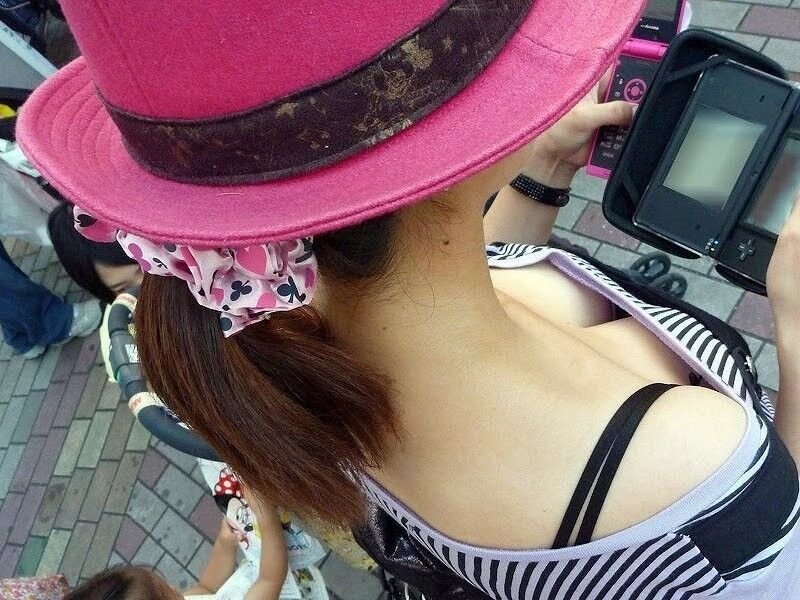 Free porn pics of Asian Downblouse    Cleavage 4 of 41 pics