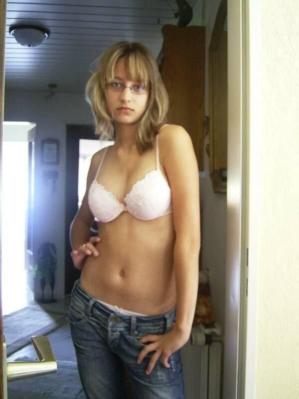 Free porn pics of Aimee bra and jeans. 1 of 12 pics