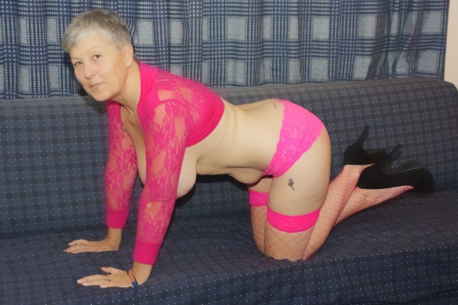 Free porn pics of Hot granny. 14 of 20 pics