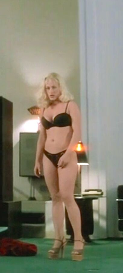 Free porn pics of Sometimes I Get A Horny Hankgrin For Patrica Arquette 19 of 21 pics