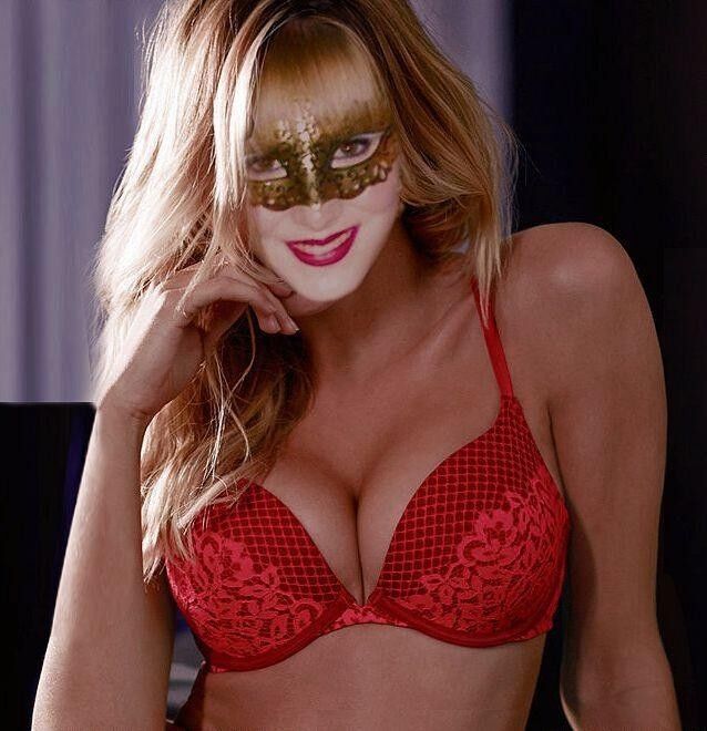 Free porn pics of Masked pussy. 12 of 17 pics
