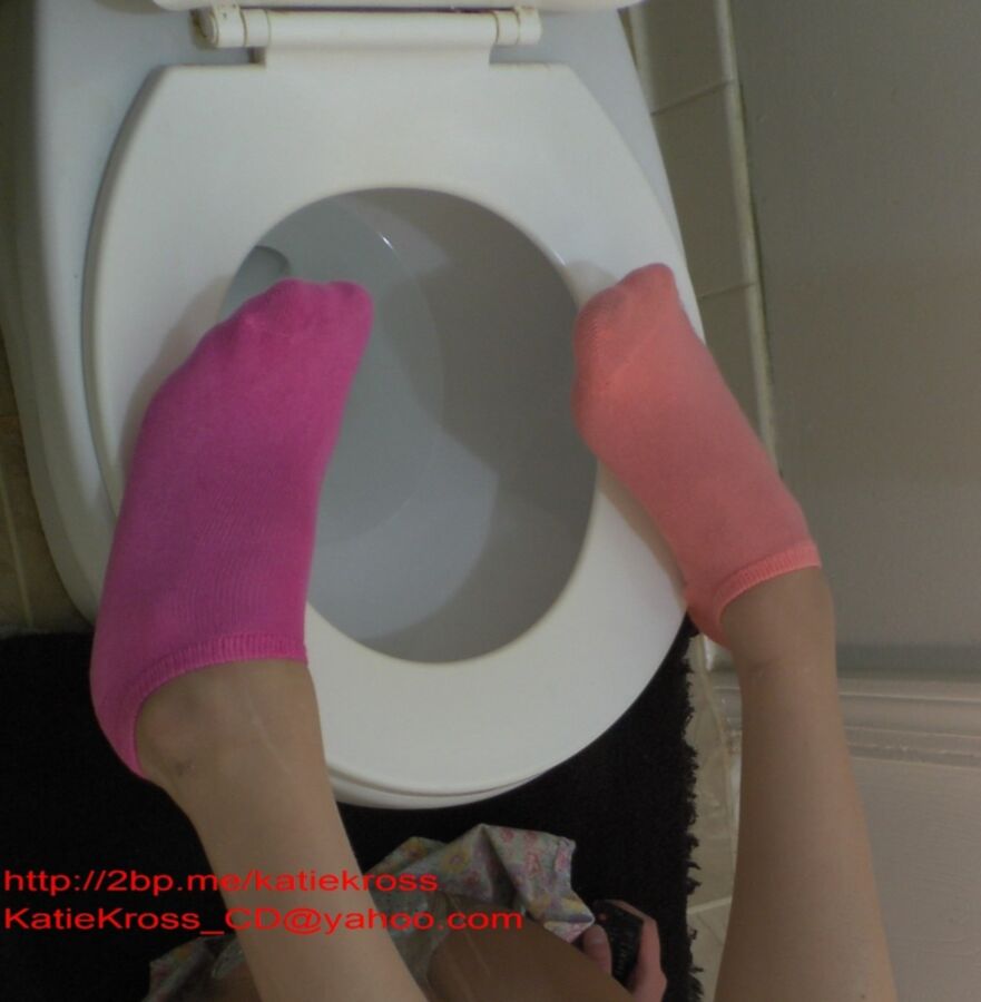 Free porn pics of Katie Kross Cute Toilet Whore 14 of 16 pics