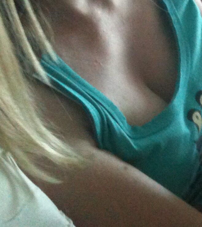 Free porn pics of More Cleavage Shots 4 of 20 pics