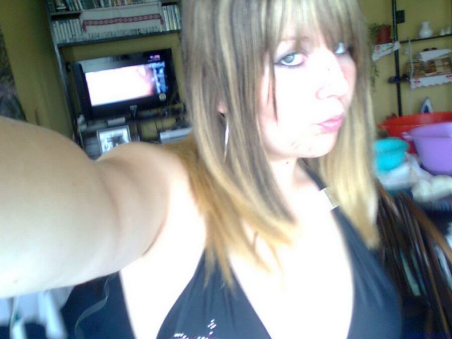 Girls fingering with clothes Nude pics of country girls