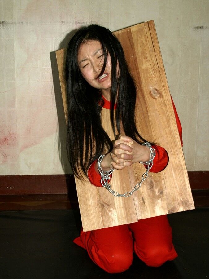 Free porn pics of 木枷 Chinese Cangue Torture 23 of 24 pics