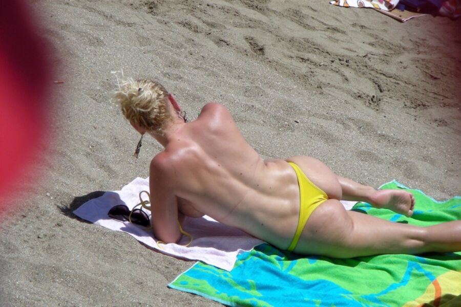Free porn pics of layin on the beach 24 of 73 pics