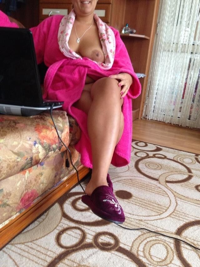 Free porn pics of Pussy in pink bathrobe. 5 of 5 pics