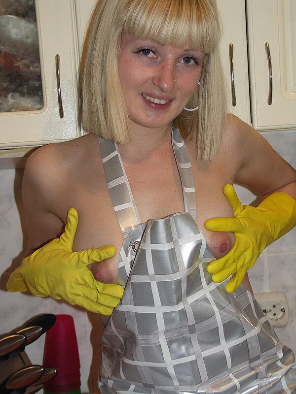 Free porn pics of Girls with apron 6 of 20 pics