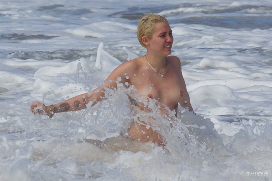 Free porn pics of M C - Topless in Hawaii 20 of 33 pics
