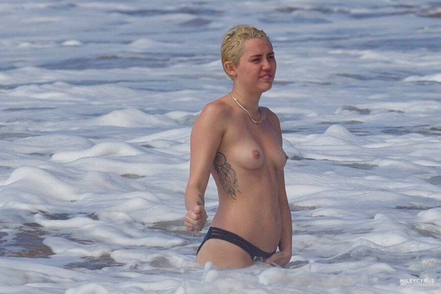 Free porn pics of M C - Topless in Hawaii 21 of 33 pics