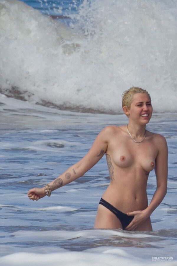 Free porn pics of M C - Topless in Hawaii 2 of 33 pics