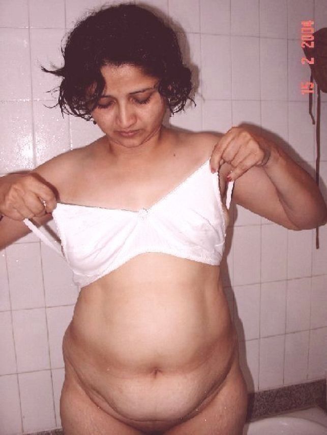 Free porn pics of Parul,a hot chubby mature Indian slut showing hot body and cunt 4 of 19 pics