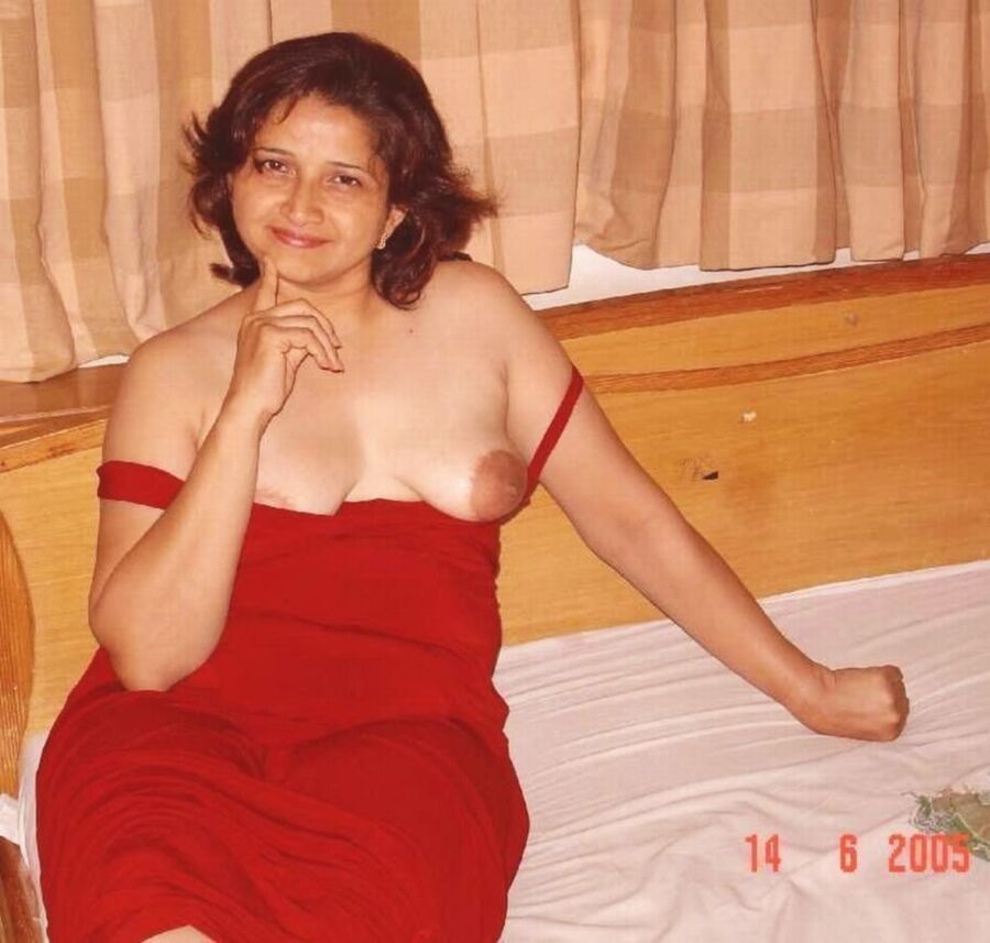 Free porn pics of Parul,a hot chubby mature Indian slut showing hot body and cunt 8 of 19 pics