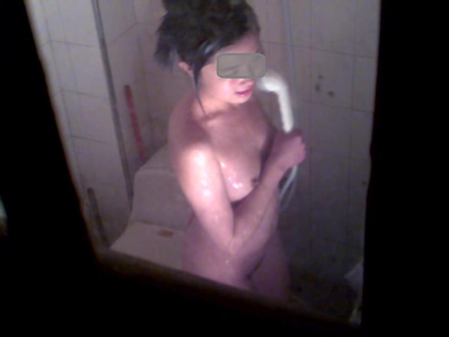 Free porn pics of voyeur friend the bathing 5 of 6 pics