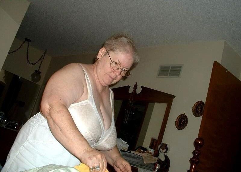 Free porn pics of Big titted chubby granny : who is she ? do you have more ? 5 of 10 pics