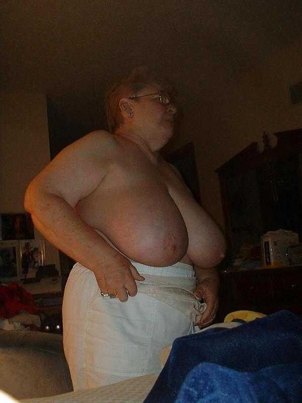 Free porn pics of Big titted chubby granny : who is she ? do you have more ? 6 of 10 pics