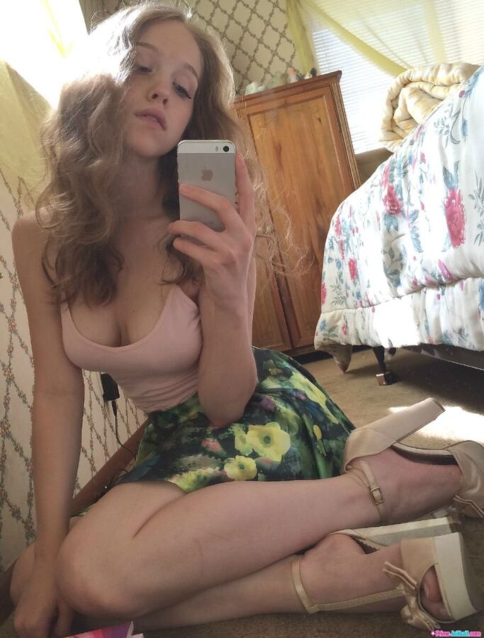 Free porn pics of selfie girl 13 of 18 pics