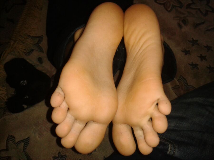 Free porn pics of Young teen yummy feet 6 of 30 pics