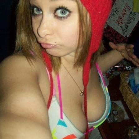 Free porn pics of white trash girl 15 of 21 pics