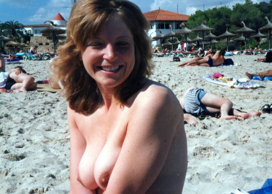 Free porn pics of UK sue got tits. 1 of 2 pics