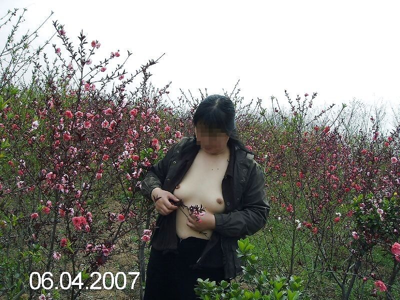 Free porn pics of Chinese mature wife outdoors 5 of 16 pics