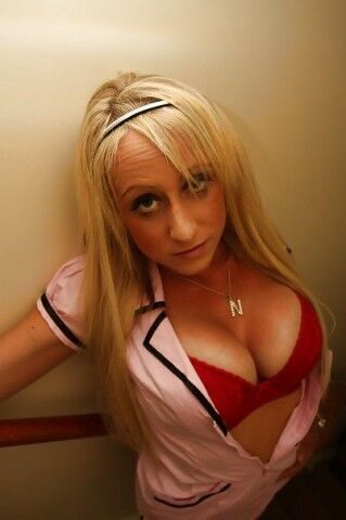Free porn pics of Nikki, Blond chav 5 of 6 pics