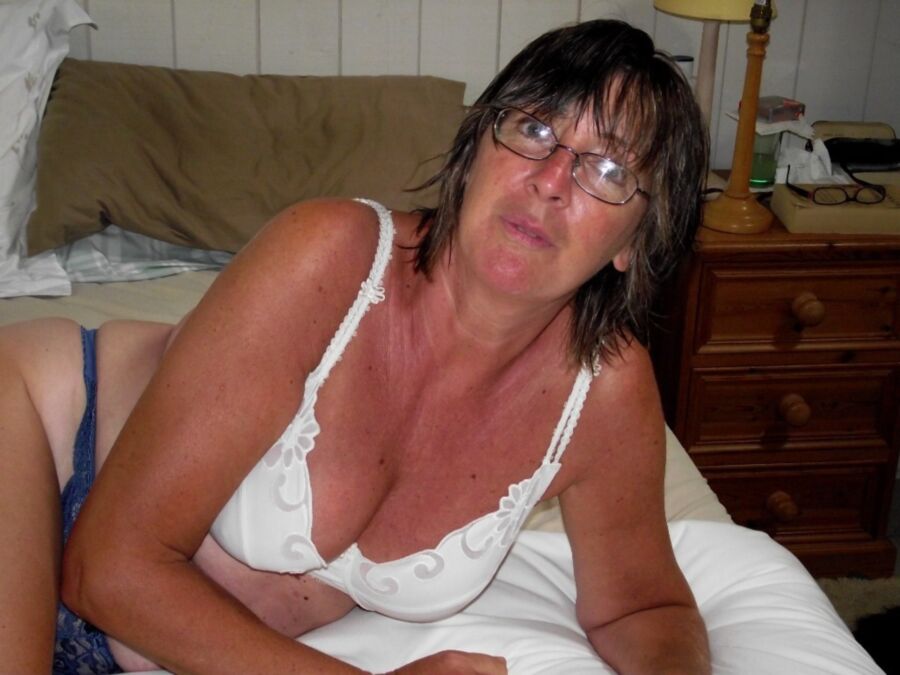 Free porn pics of Juicy milf Julie - looking for more info/pics 13 of 17 pics