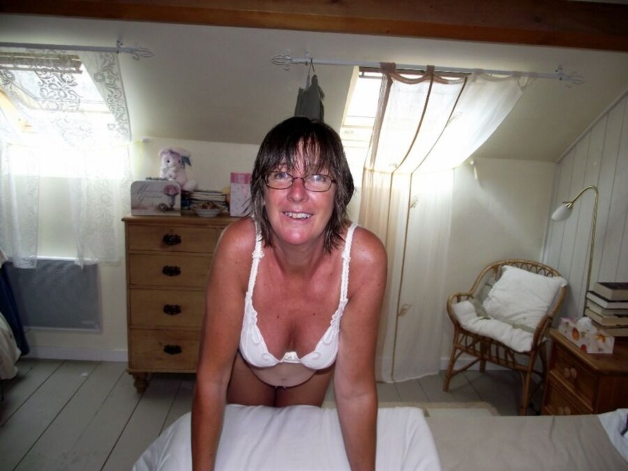 Free porn pics of Juicy milf Julie - looking for more info/pics 14 of 17 pics